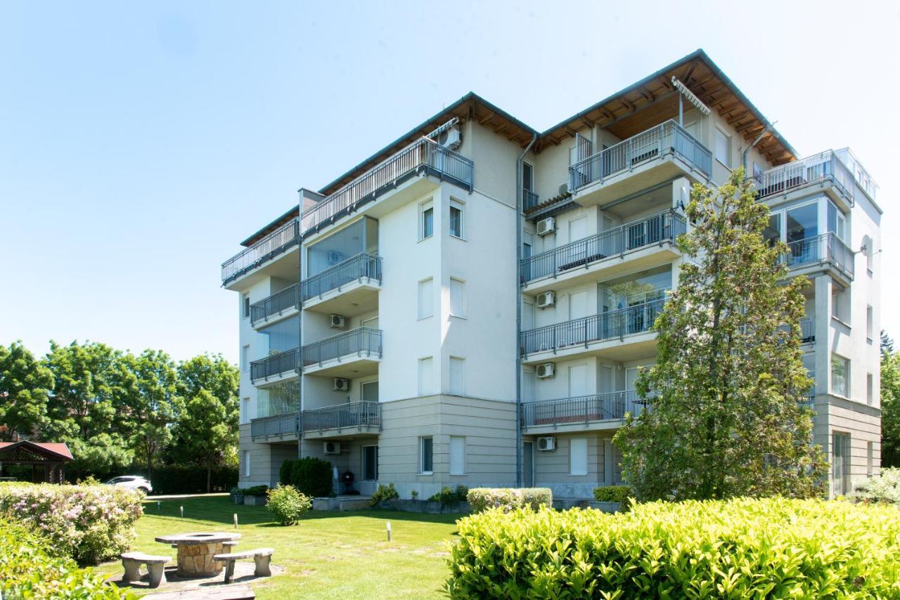 שיופוק Balaton Lakeside Residence מראה חיצוני תמונה